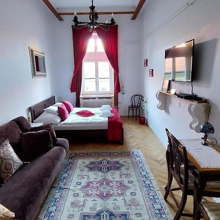 Classical Budapest Apartment In The Old Pest Exterior foto