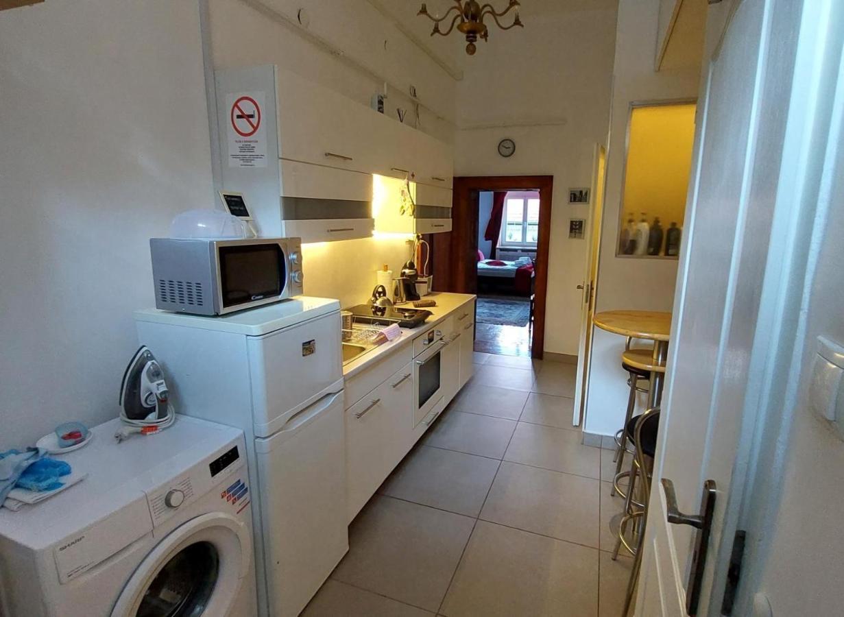 Classical Budapest Apartment In The Old Pest Exterior foto